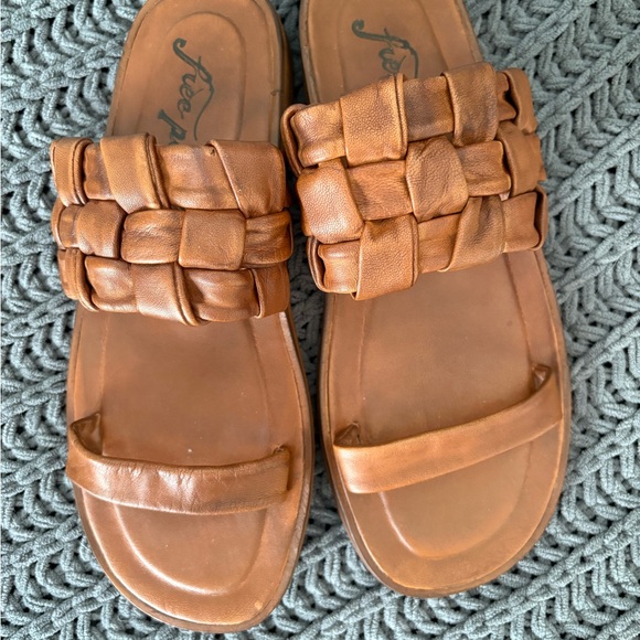 Women's Tan Sandals - Picture 2 of 3